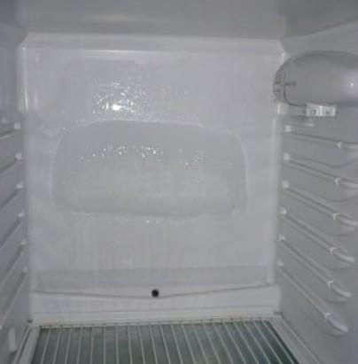 冰箱冷藏室排水孔堵塞怎么疏通_冰箱冷藏排水孔堵了_冰箱冷藏室排水孔堵死了/